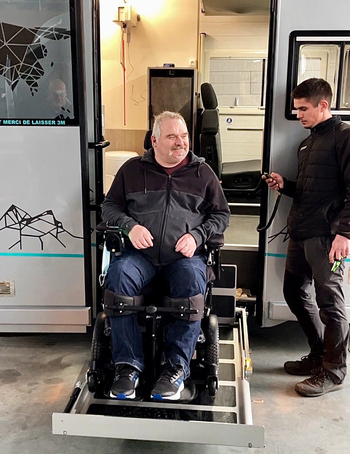 Livraison camping-car aménagé pour personne tétraplégique