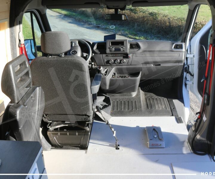 Fourgon PMR Hoddicé Fourgon aménagé pour une personne handicapée à mobilité réduite