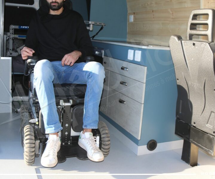 Fourgon PMR Hoddicé Fourgon aménagé pour une personne handicapée