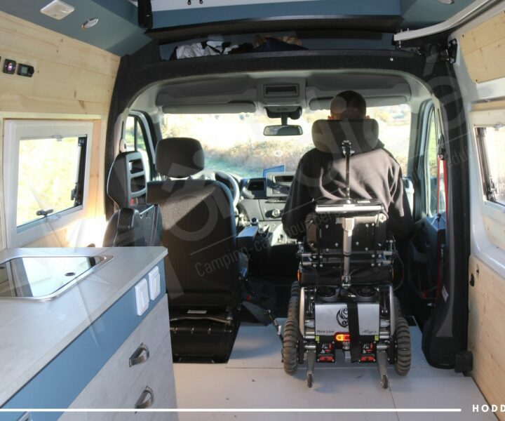 Fourgon PMR Hoddicé Fourgon aménagé pour une personne handicapée à mobilité réduite